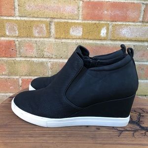 areya wedge sneaker